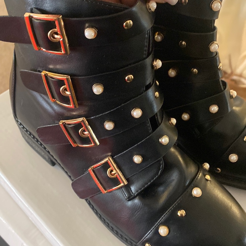 Used Black Low Top Boots